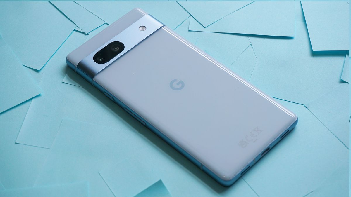 Recent leaks of the Google Pixel 8a suggest details about its design, software enhancements, and artificial intelligence capabilities.