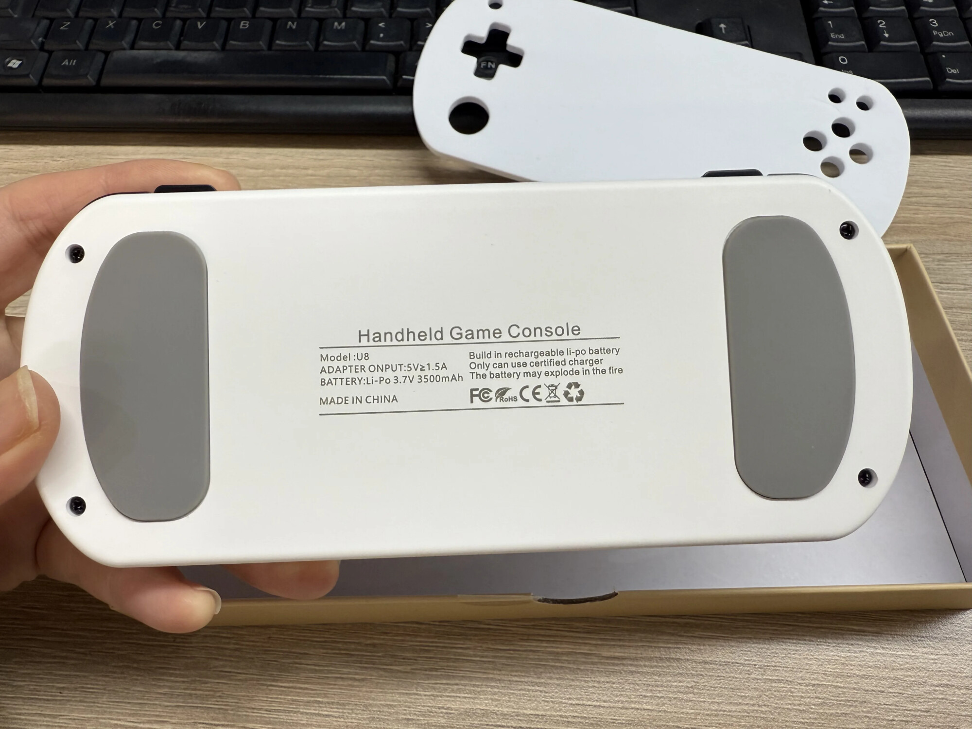 U8 Retro Handheld Video Game Console 128G 64G Linux System 4.0-inch IPS Screen