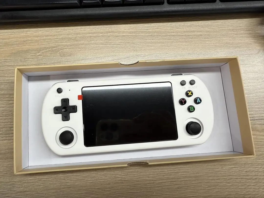 U8 Retro Handheld Video Game Console 128G 64G Linux System 4.0-inch IPS Screen